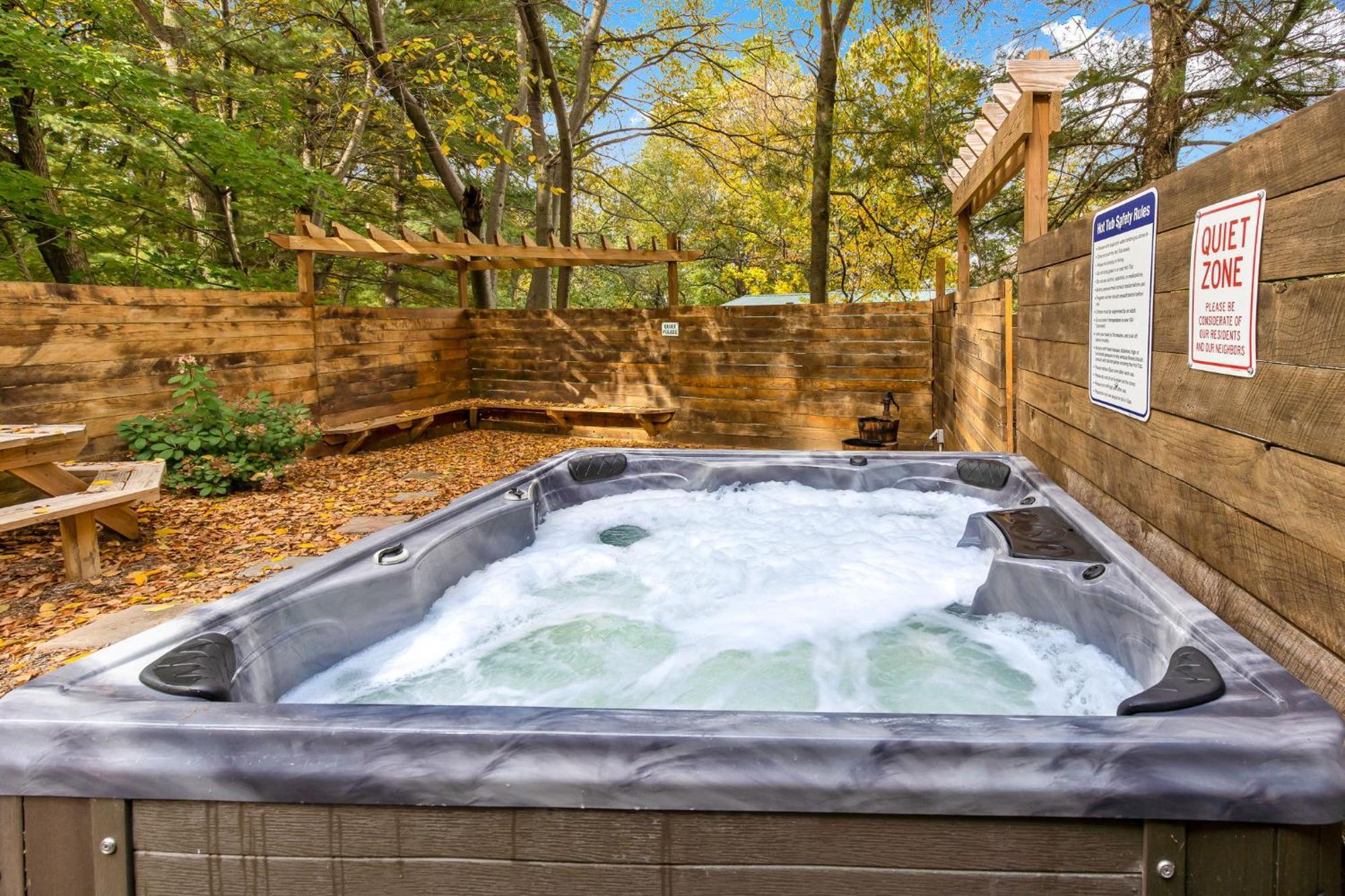 5 Bd W Hottub - Mins To Hunting Hiking & Fishing Apartment New Providence ภายนอก รูปภาพ